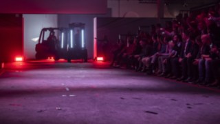 Mitte 2021 stellt Linde Material Handling eine neue Generation von Gegengewichtsstaplern vor. Vorstellung einer neuen Generation von Gegengewichtsstaplern im Rahmen des Multilaunch