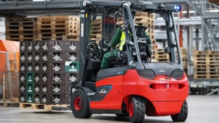 E-Stapler E30 von Linde Material Handling im Einsatz bei der Brauerei Veltins